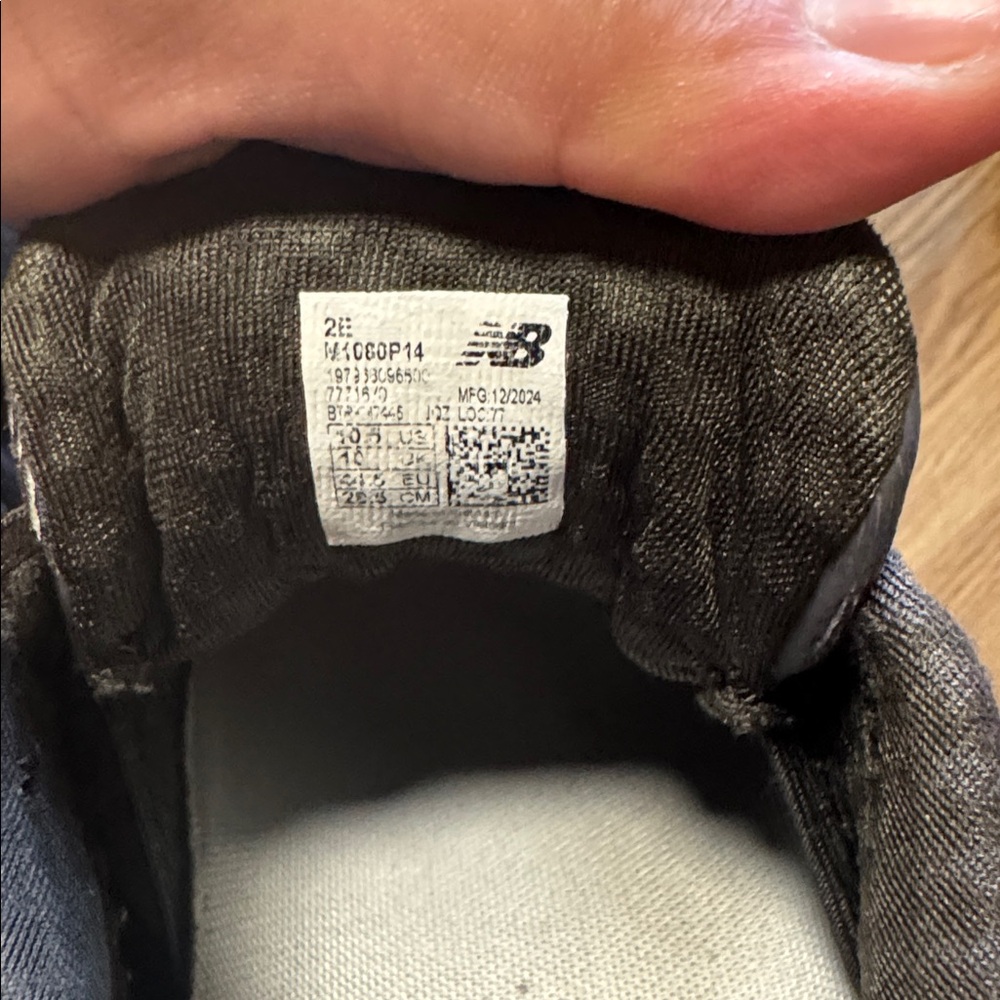 New Balance 1080 Black and Gray Sneakers - Picture 3 of 4